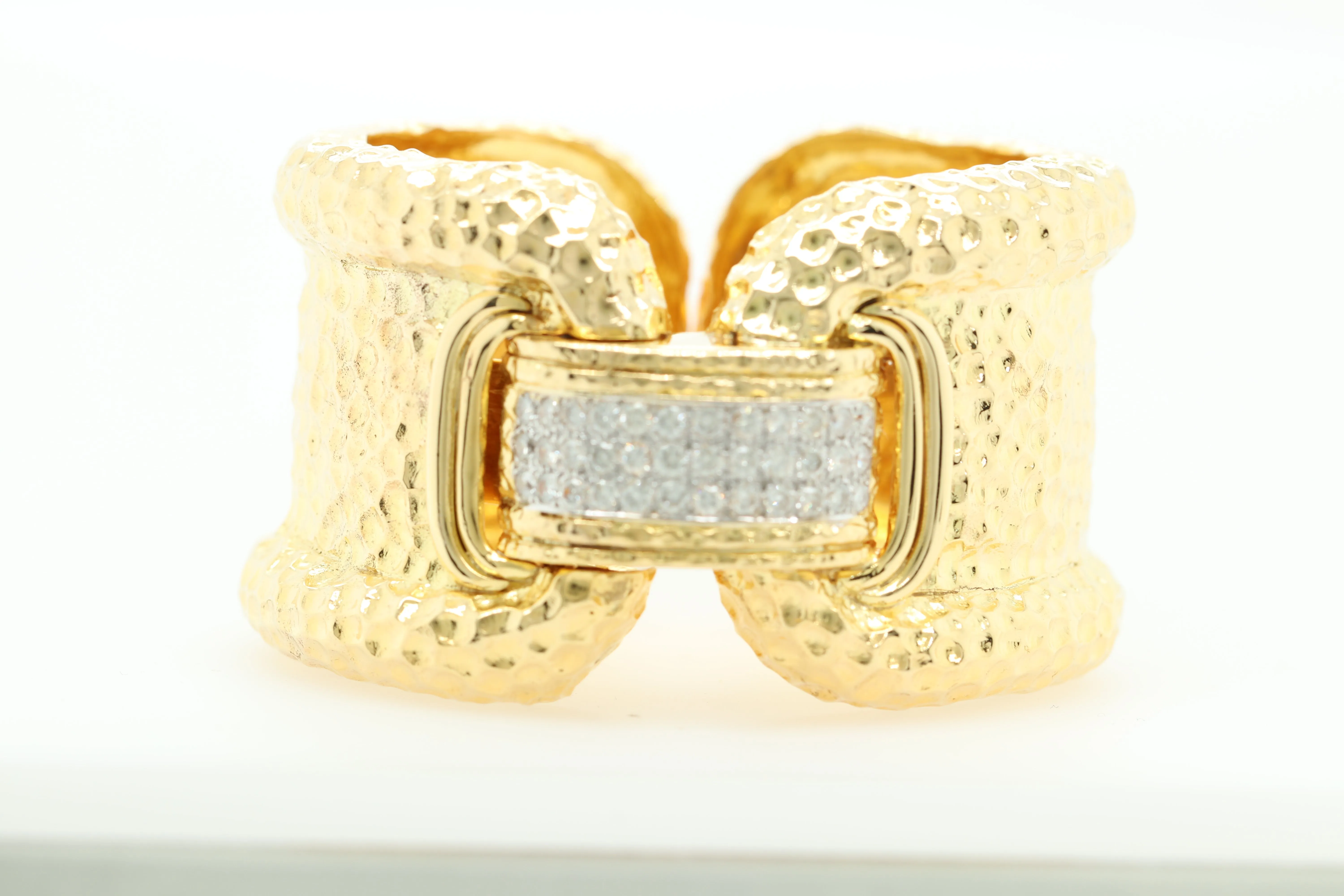 18 kt yellow gold fashion bangle