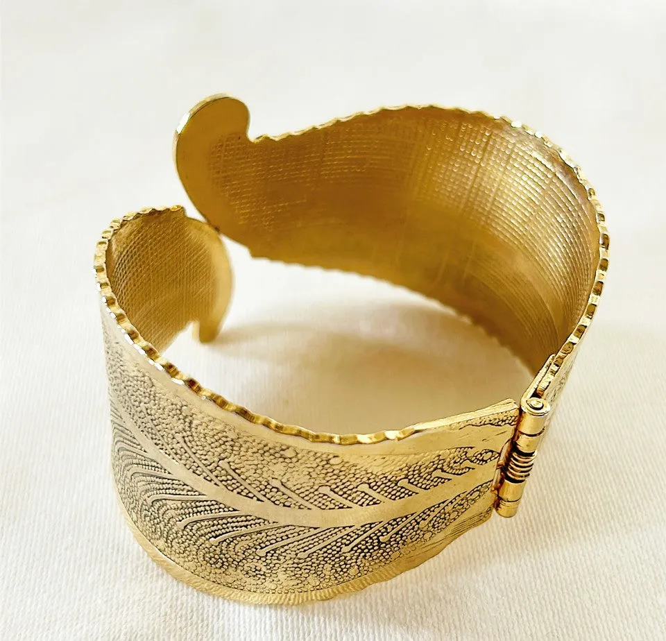 1980s vintage large chunky gold tone bracelet with hinged back.