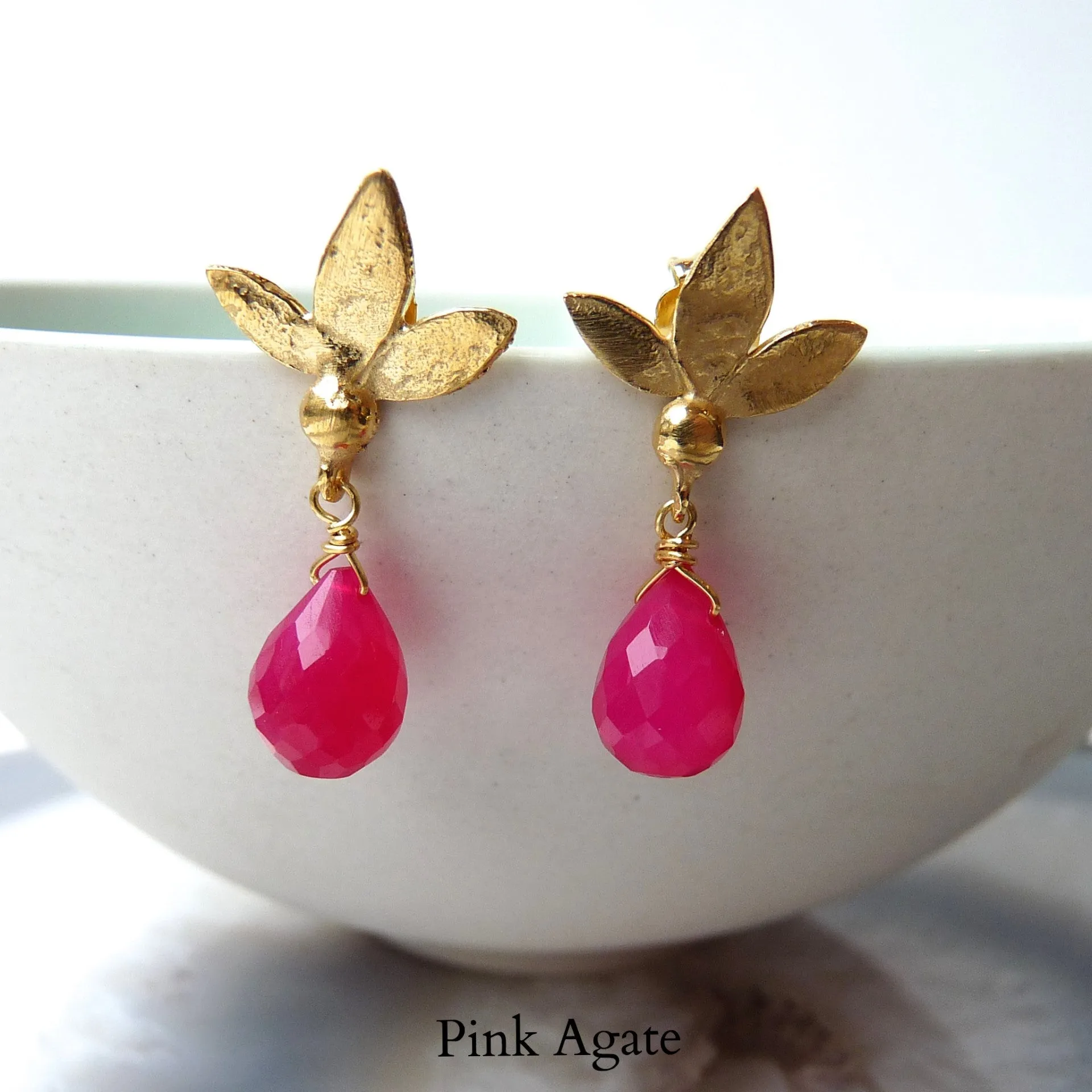 Ami Leaf Stud Earrings With Gemstone And Gold Plate