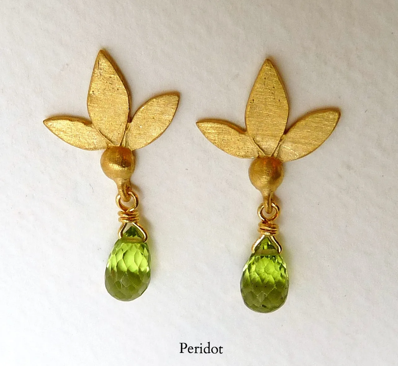 Ami Leaf Stud Earrings With Gemstone And Gold Plate