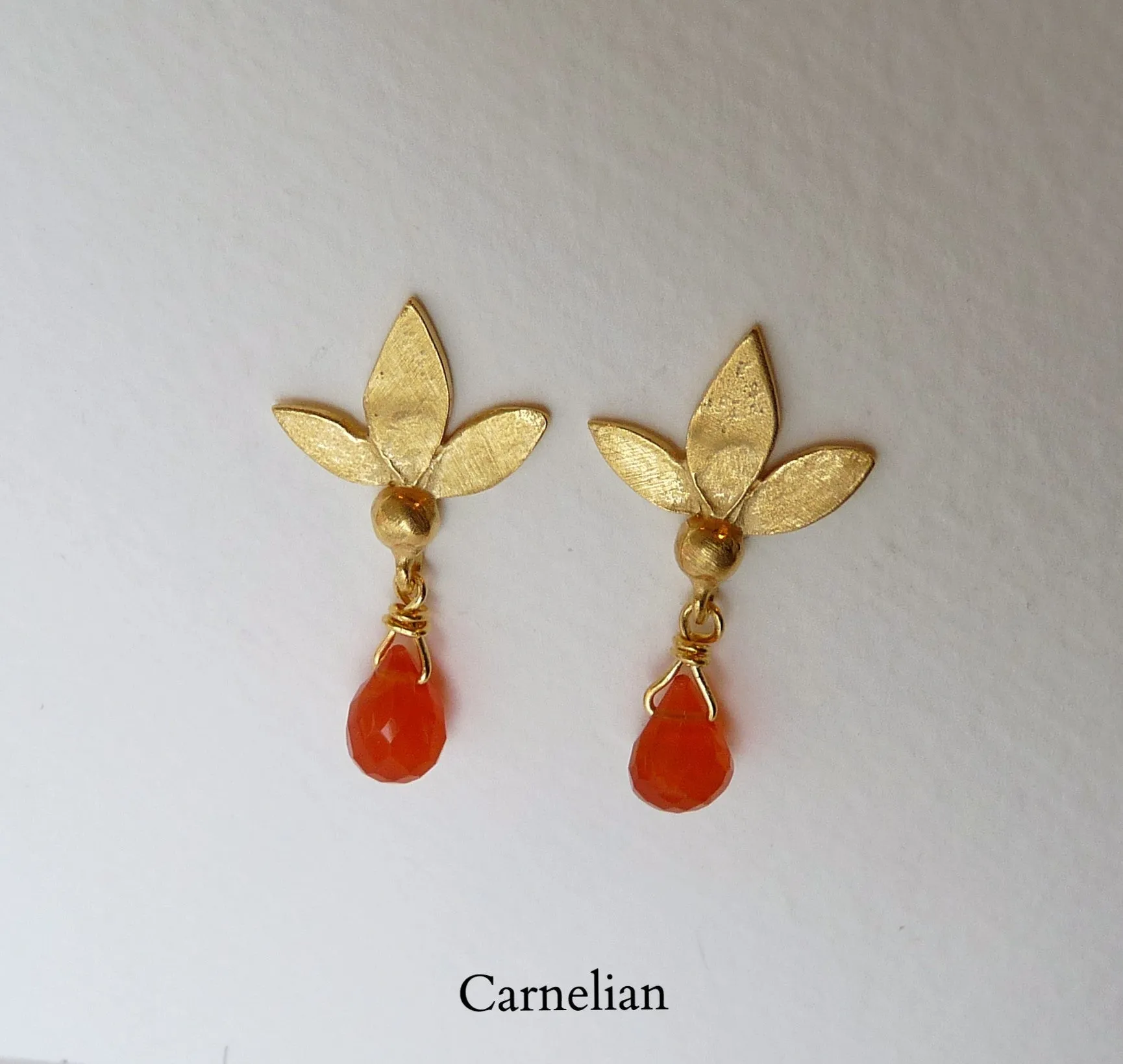 Ami Leaf Stud Earrings With Gemstone And Gold Plate