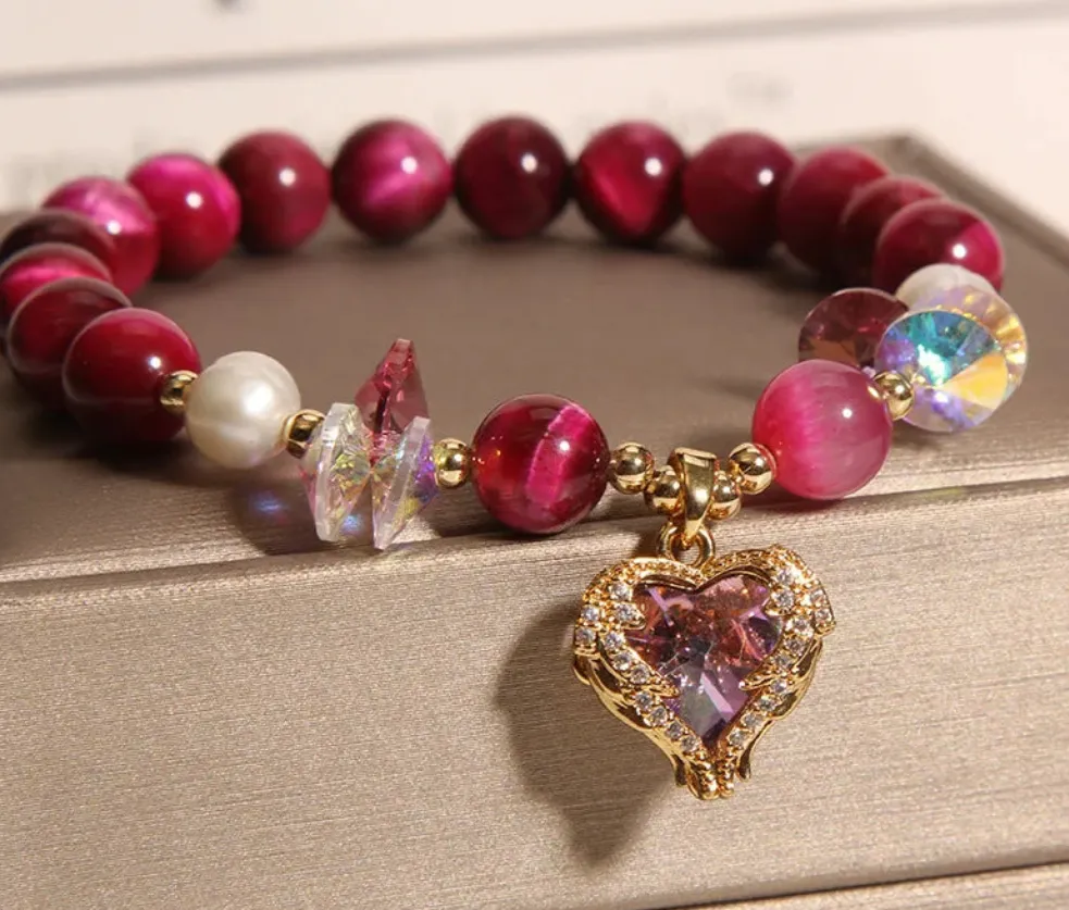 Bracelet de perles colorées avec pendentif en forme de cœur doré (2 coloris)