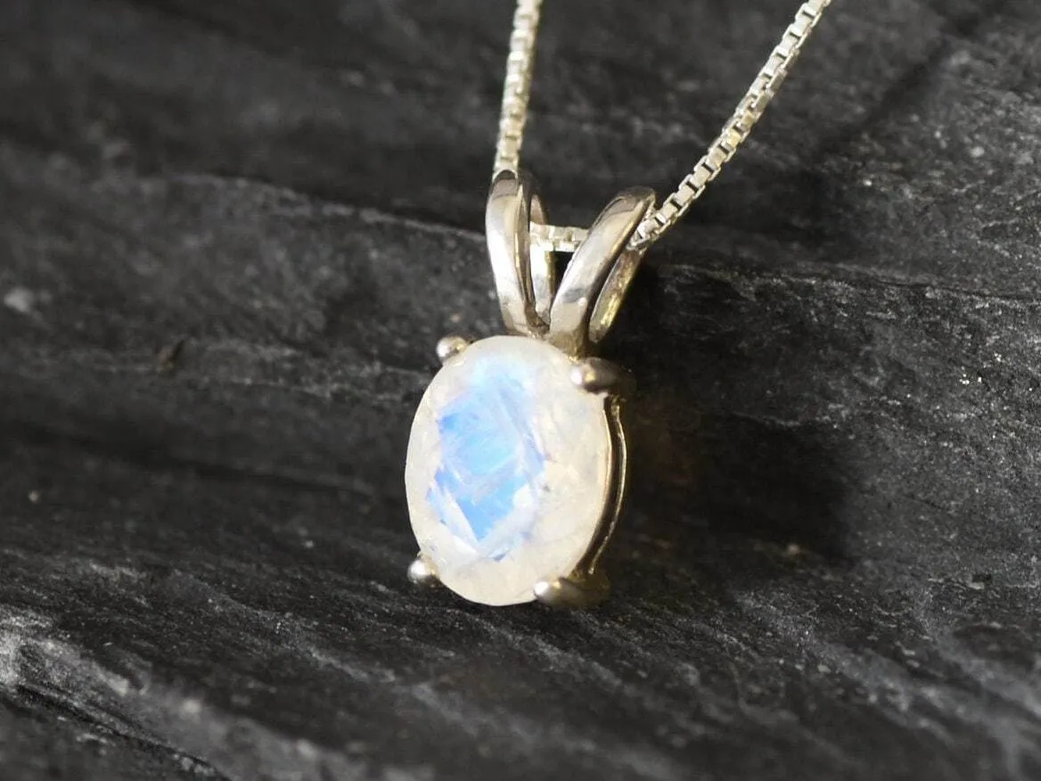 Dainty Moonstone Pendant - Natural Moonstone Necklace - White Vintage Necklace