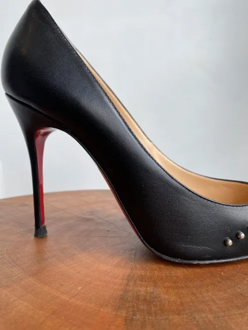 DOOR KNOCK STUD STILETTOS