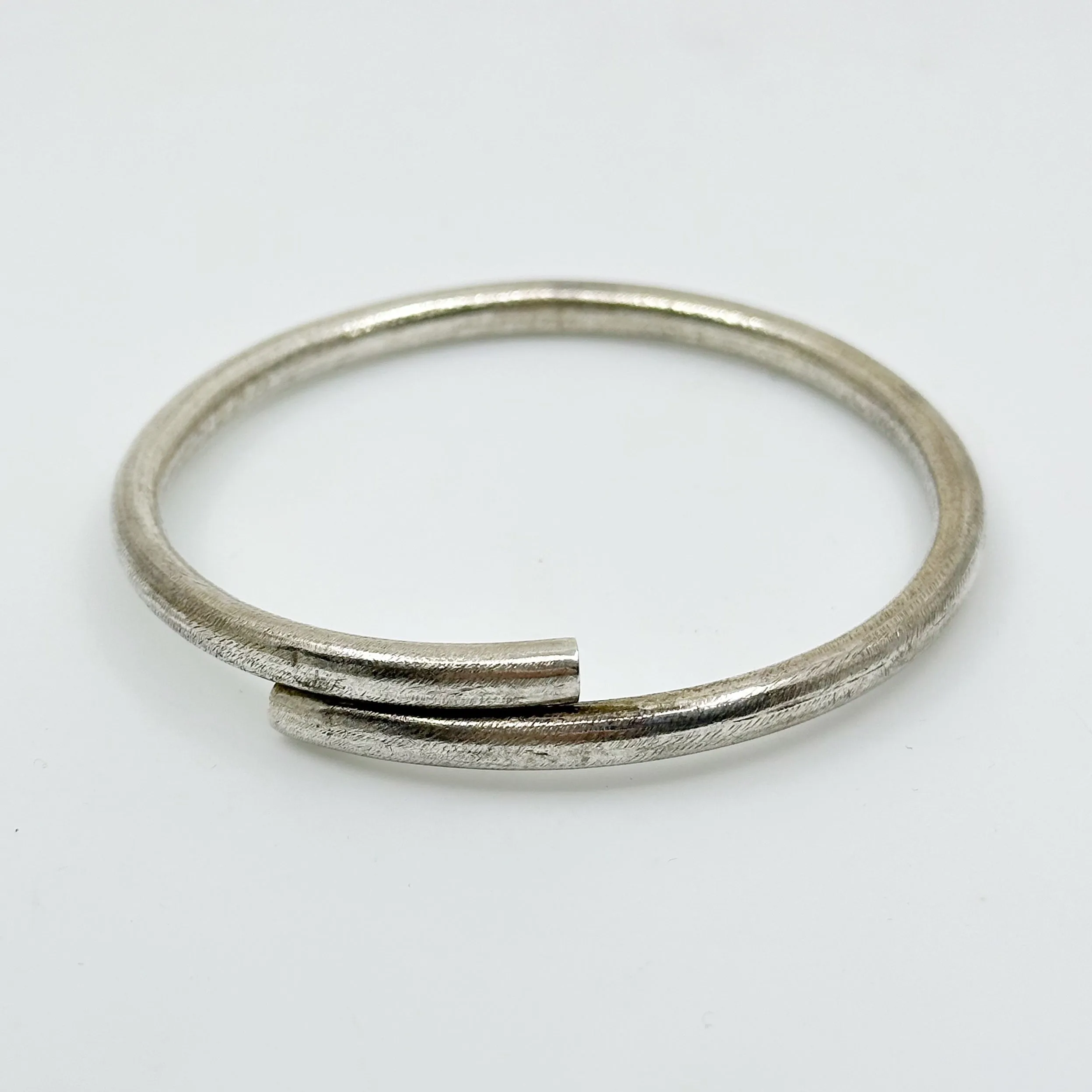 Metropolitan Museum of Art MMA sterling silver bangle bracelet