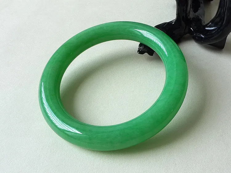 Natural Jade Bangle Jadeite Bangle Internal Diameter 58mm BER173