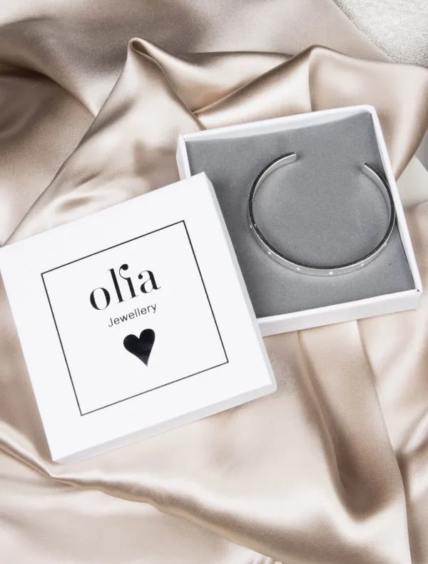 Olia Annabel Bangle