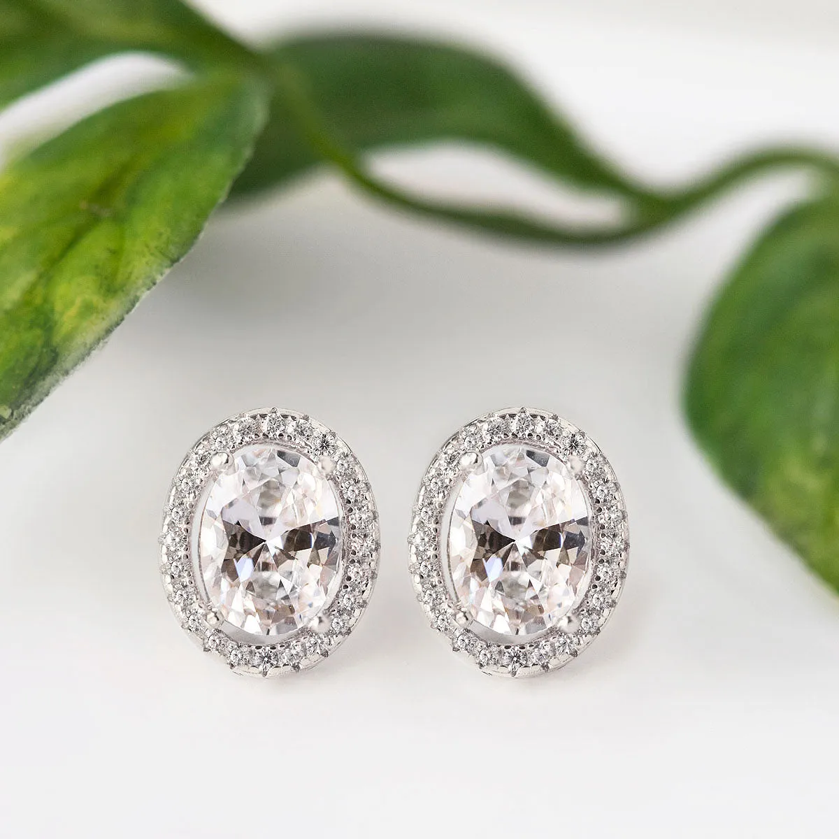 Ovali Stud Earrings