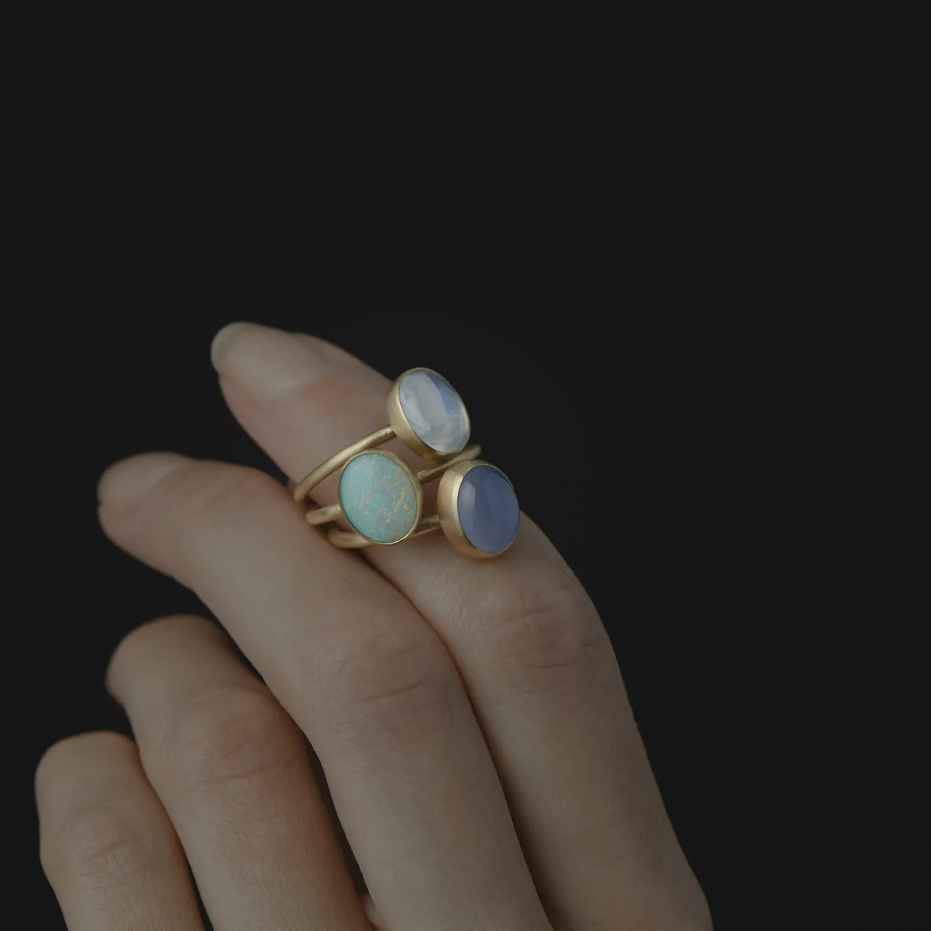 R12001RM | Rainbow Moonstone Glacé Ring